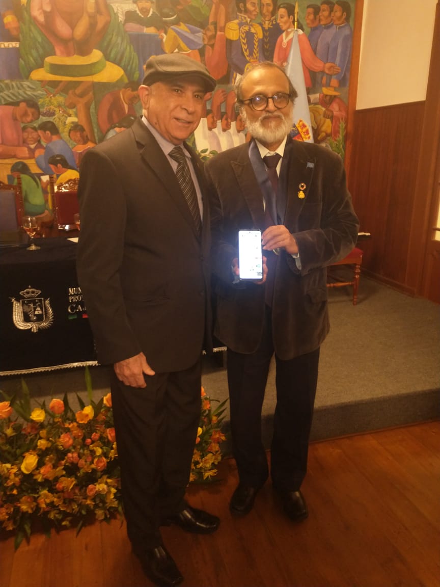 En la foto: Dr. Rajendra Shende y Director de Innovación y Transferencia Tecnológica de la Universidad Nacional de Cajamarca, Dir. Francisco Valdemar Chávez Alvarrán.